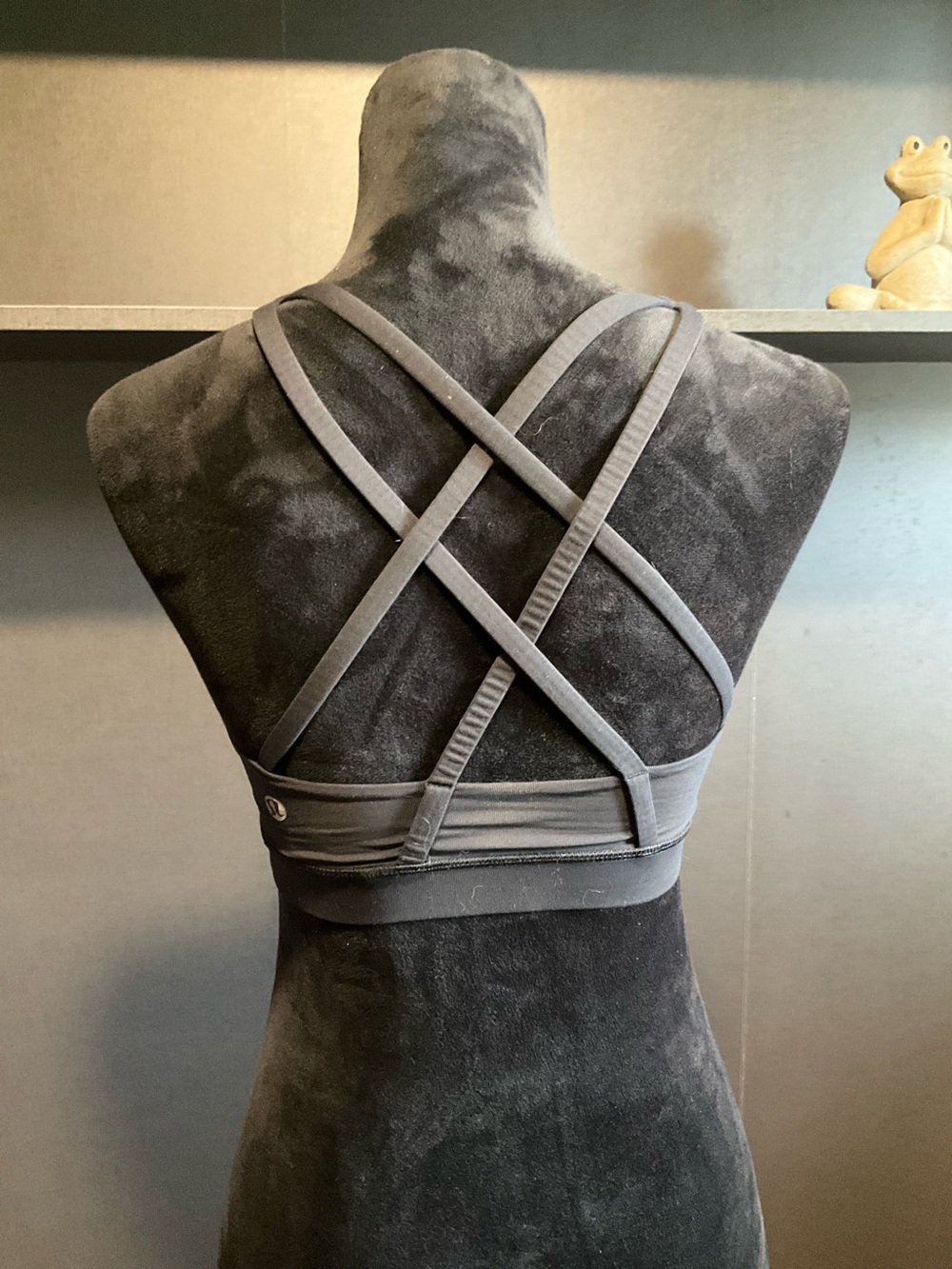 Lululemon size 4 black strappy sports bra